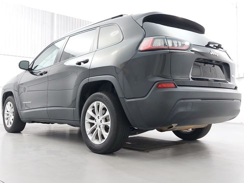 Used 2021 Jeep Cherokee Latitude FWD image 3