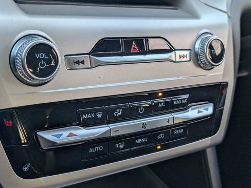 Used 2022 Ford Explorer XLT w/ Equipment Group 202A image 19