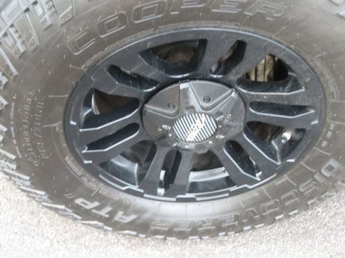 Used 2011 Toyota Tacoma PreRunner w/ TRD Off-Road Pkg w/JBL Audio image 17