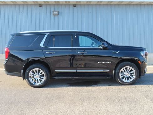 Used 2023 GMC Yukon SLT w/ SLT Luxury Package AWD/4WD image 3