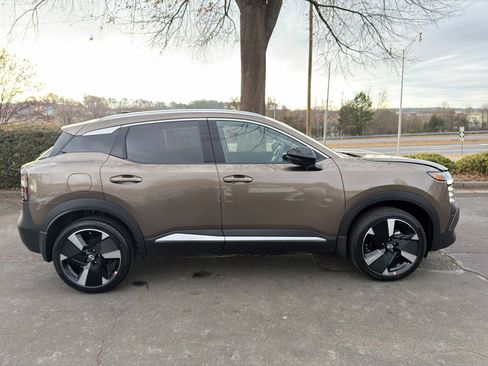 New 2026 Nissan Kicks SR w/ SR Premium Package image 8