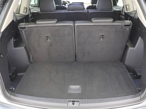 Used 2025 Volkswagen Atlas SE image 30