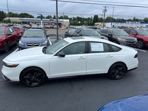 Used 2023 Honda Accord Sport image 2