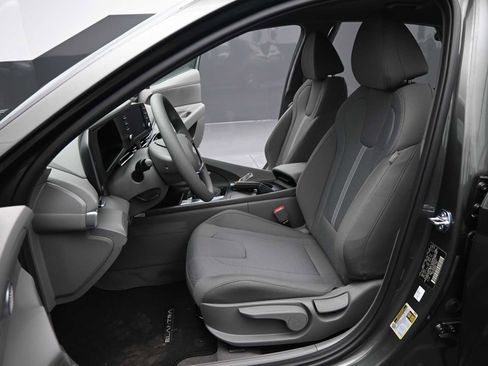 Used 2025 Hyundai Elantra SE FWD image 15