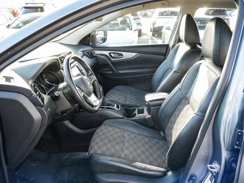 Used 2020 Nissan Rogue Sport SV w/ Technology Package FWD image 16