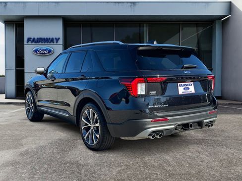 Certified 2025 Ford Explorer Platinum w/ Ultimate Package image 4