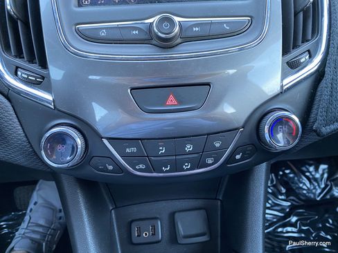 Used 2019 Chevrolet Cruze LT FWD image 25