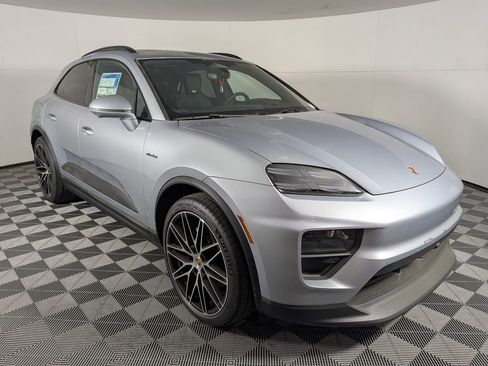 New 2026 Porsche Macan 4 Electric image 9