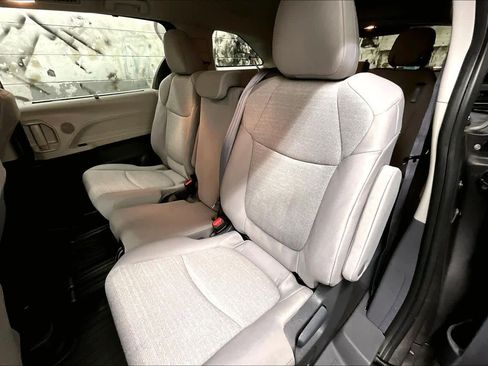 Certified 2024 Toyota Sienna LE image 18