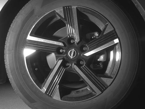 Used 2025 Nissan Sentra SV FWD image 13