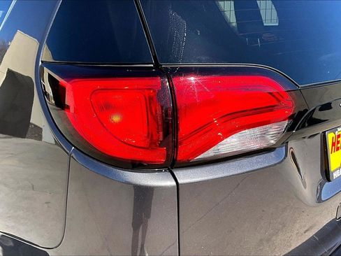 Used 2023 Chrysler Voyager LX image 23