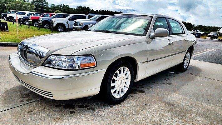Used 2006 Lincoln Town Car Signature RWD image 5