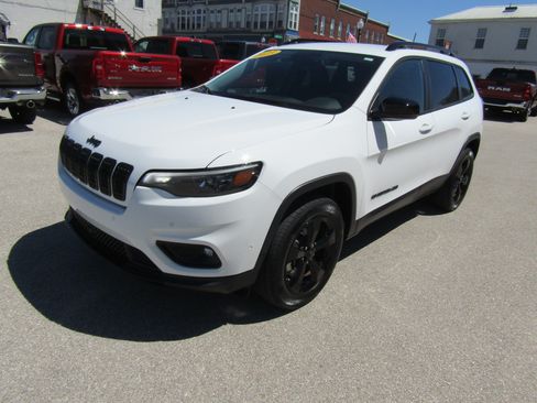 Used 2023 Jeep Cherokee Altitude Lux AWD/4WD image 7