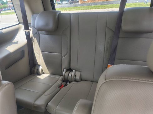 Used 2017 GMC Yukon SLT w/ Open Road Package AWD/4WD image 16