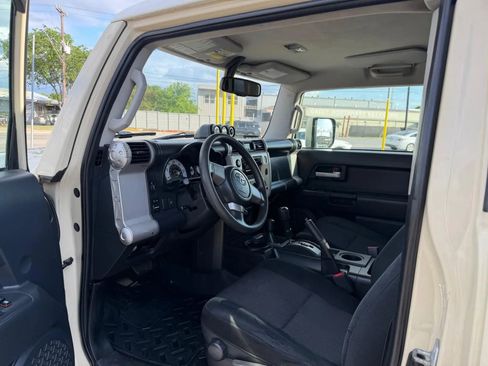 Used 2009 Toyota FJ Cruiser 4WD image 9