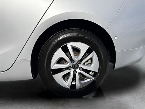 Used 2018 Toyota Prius Four image 17
