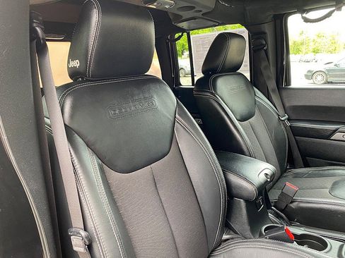 Used 2018 Jeep Wrangler Unlimited Sport AWD/4WD image 29