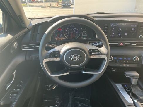 Used 2022 Hyundai Elantra SEL w/ Cargo Package FWD image 16