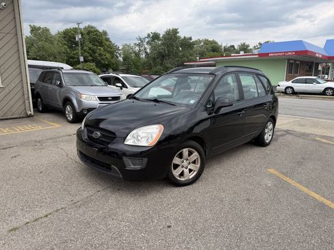 Used 2007 Kia Rondo LX w/ Convenience Pkg FWD image 2