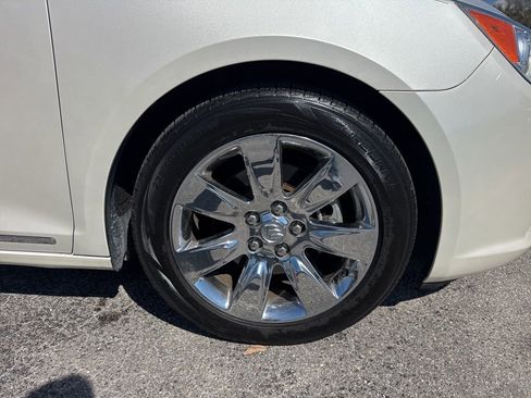 Used 2010 Buick LaCrosse CXS image 9