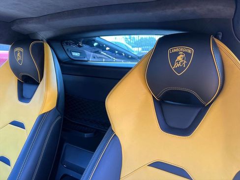 Used 2020 Lamborghini Huracan EVO AWD/4WD image 12