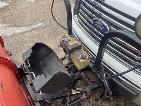 Used 2010 Ford F150 XLT image 9