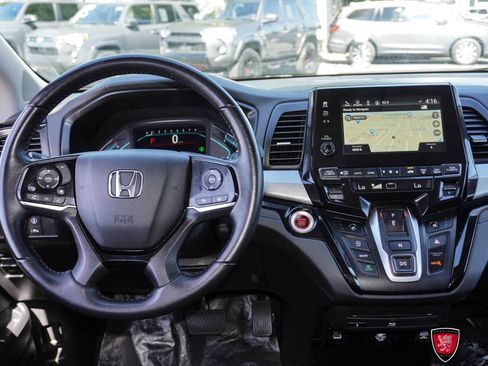 Used 2023 Honda Odyssey Touring image 2