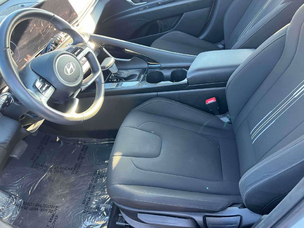 Used 2025 Hyundai Elantra SEL FWD image 5