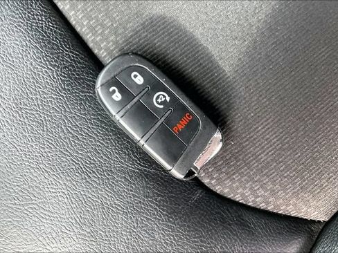Used 2025 Jeep Compass Trailhawk AWD/4WD image 11
