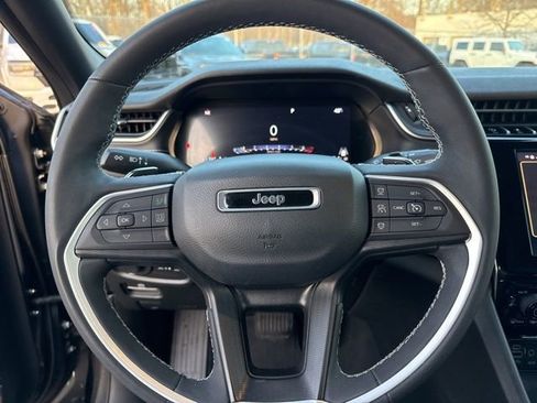 Used 2023 Jeep Grand Cherokee Altitude image 10