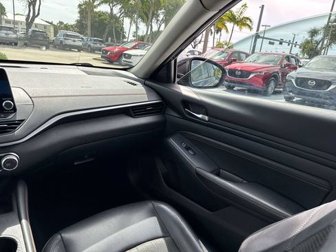 Used 2020 Nissan Altima 2.5 SR FWD image 15