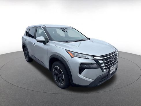 Used 2025 Nissan Rogue SV image 2