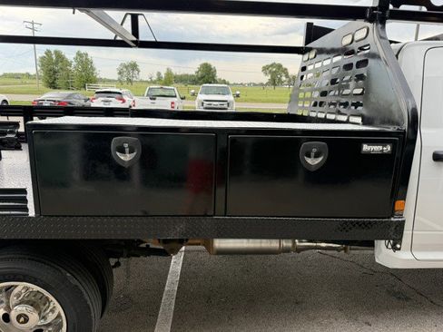 Used 2020 RAM 5500 Tradesman w/ Chrome Appearance Group AWD/4WD image 12