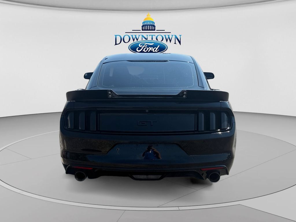 Used 2017 Ford Mustang GT RWD image 4