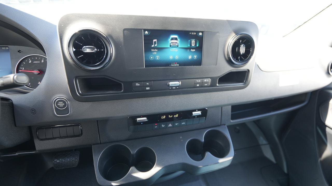 Used 2024 Mercedes-Benz Sprinter 2500 image 16