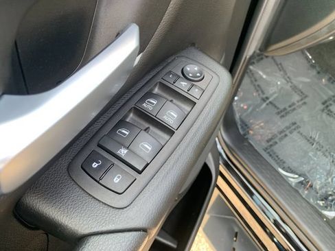Used 2023 RAM 1500 Big Horn AWD/4WD image 12