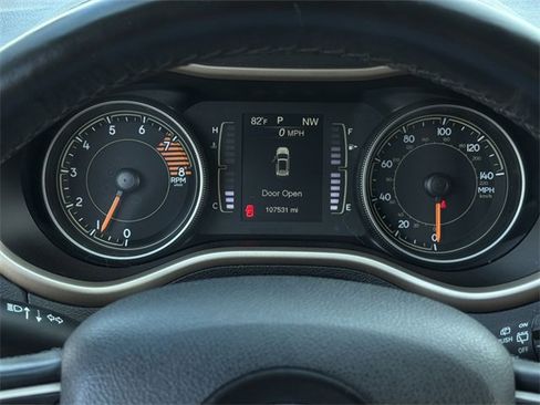 Used 2017 Jeep Cherokee Latitude image 22