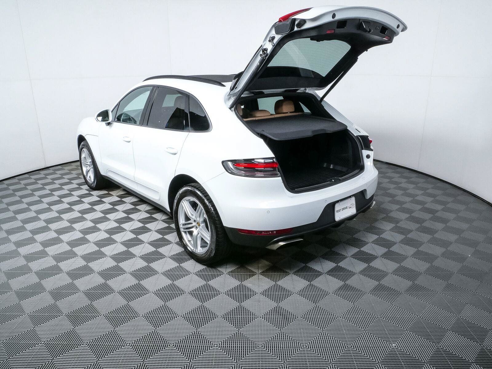Certified 2021 Porsche Macan AWD/4WD image 34