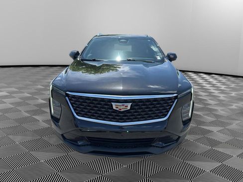 Used 2024 Cadillac XT4 Premium Luxury image 2