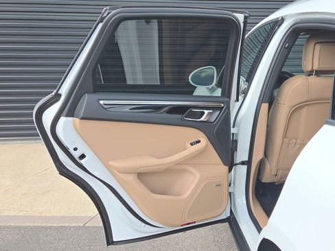 New 2026 Porsche Macan image 17