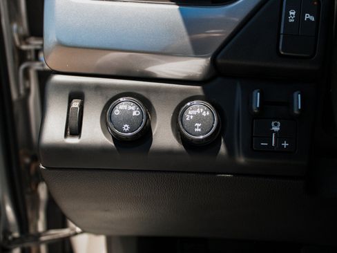 Used 2018 Chevrolet Tahoe 4WD w/ Max Trailering Package image 11