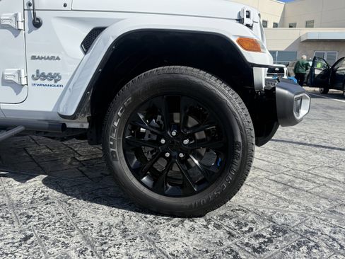 Used 2023 Jeep Wrangler Sahara image 9