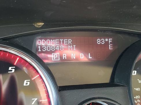 Used 2010 GMC Acadia SLT FWD image 25