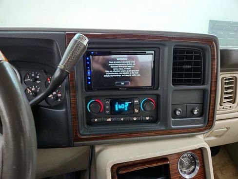 Used 2003 Cadillac Escalade EXT AWD/4WD image 18