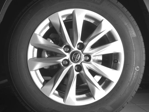 Used 2024 Toyota Corolla Cross LE FWD image 9