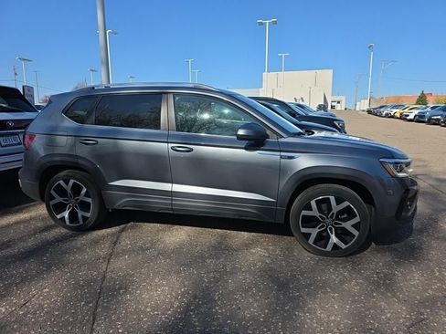 Used 2022 Volkswagen Taos SEL w/ Panoramic Sunroof Package AWD/4WD image 3