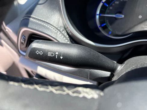 Used 2023 Chrysler Pacifica Touring-L FWD image 15