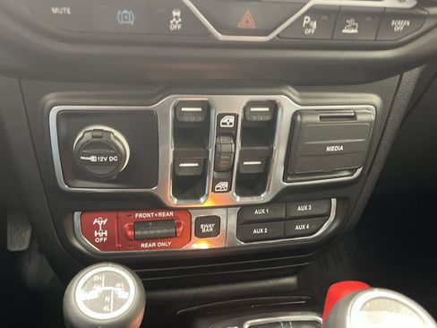 Used 2021 Jeep Wrangler Unlimited Rubicon 4xe w/ Steel Bumper Group image 23