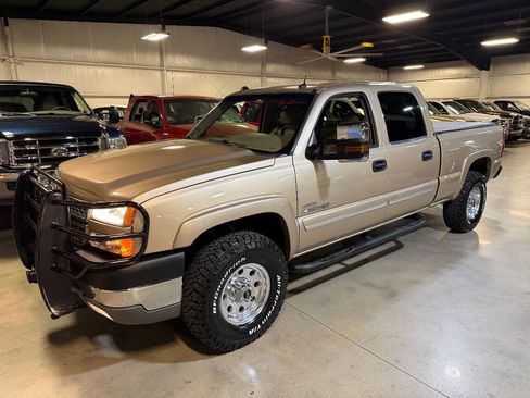 Used 2005 Chevrolet Silverado 2500 LT w/ Heavy-Duty Power Package image 25