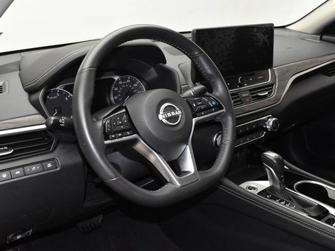 Used 2024 Nissan Altima 2.5 SV w/ SV Premium Package AWD/4WD image 17